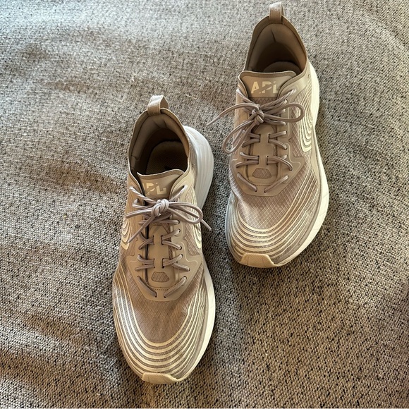 APL Women's Streamline in Taupe - Picture 2 of 9
